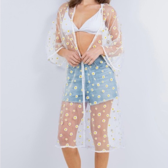 David and Young Other - Boho Cottagecore White Kimono with Yellow Daisies